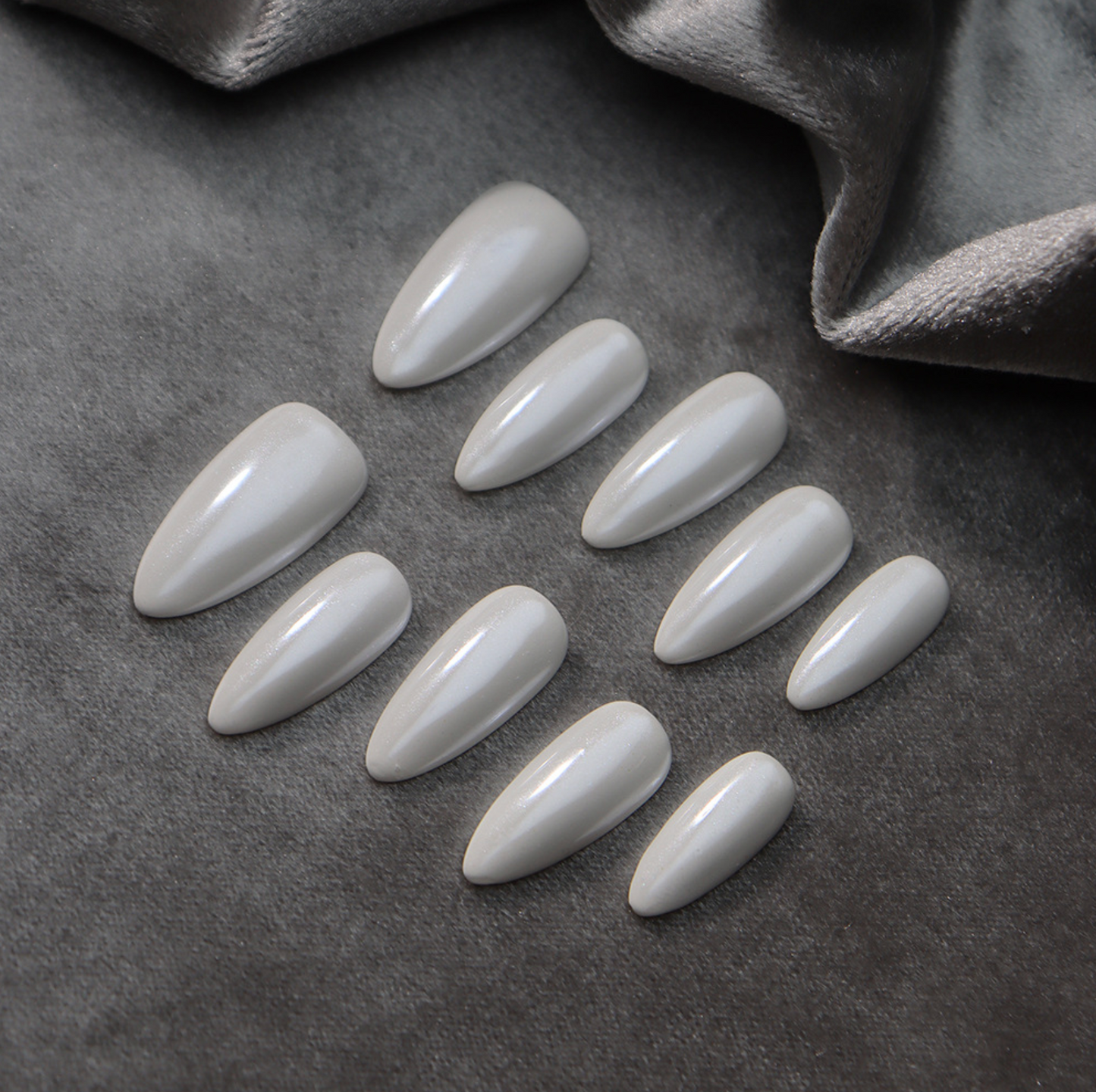 Love Scratch | White Regular Almond Metallic Press-on Nails