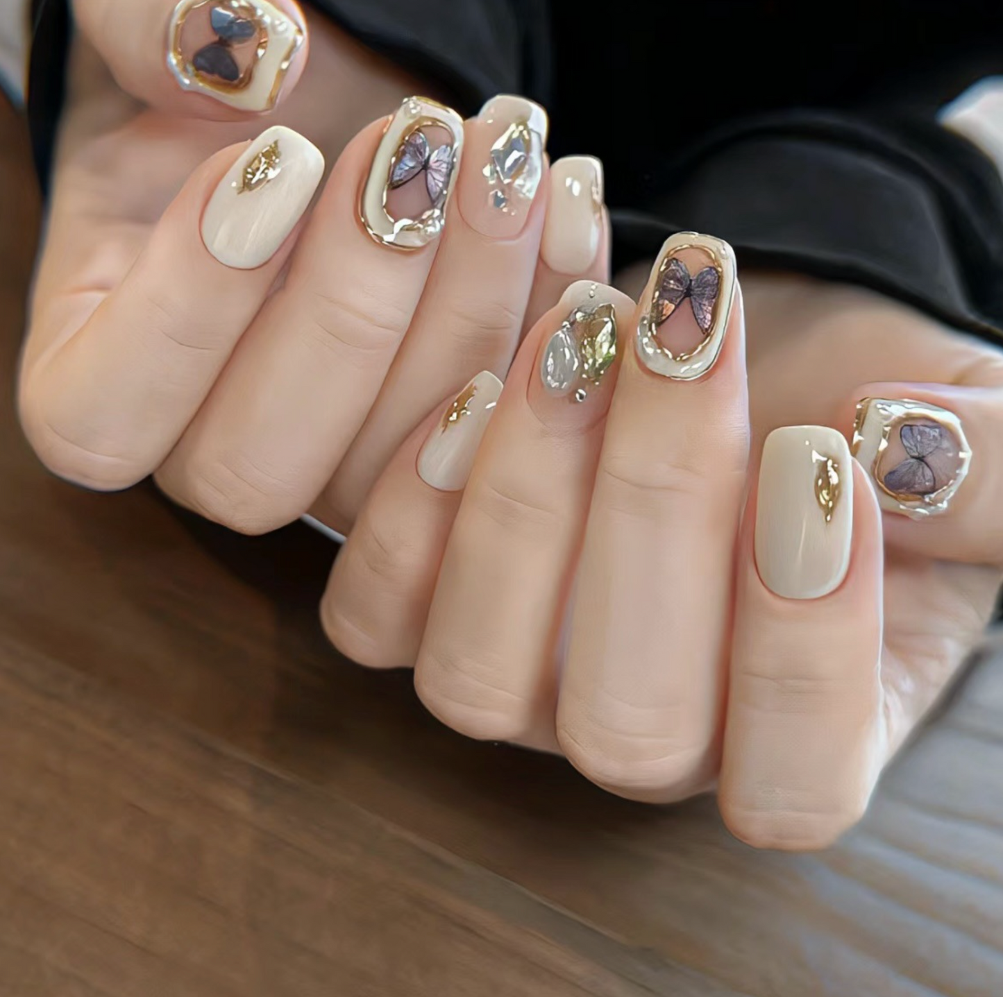 Love Scratch | White Short Square Butterfly Press-on Nails