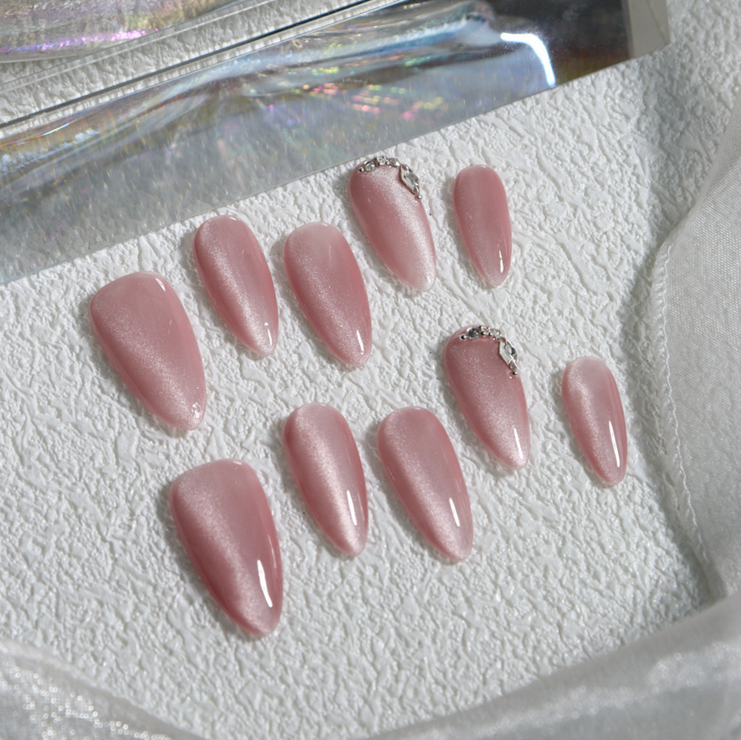 Love Scratch | Pink Regular Almond Cat Eye Press-on Nails