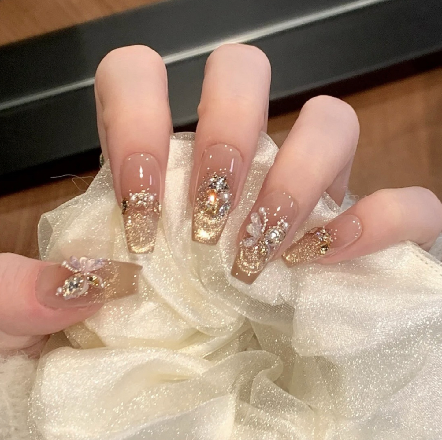 Love Scratch | Almond Mid Length Coffin Diamond Press-on Nails