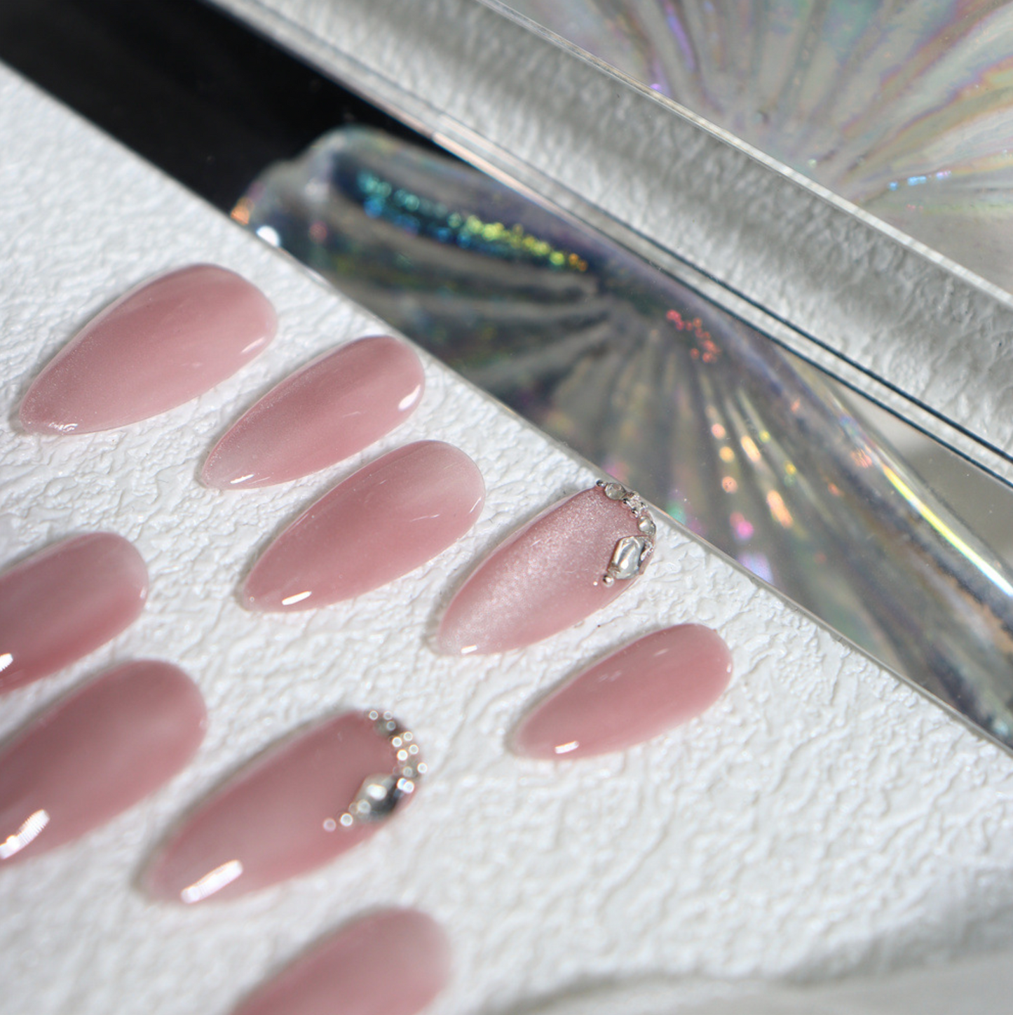 Love Scratch | Pink Regular Almond Cat Eye Press-on Nails