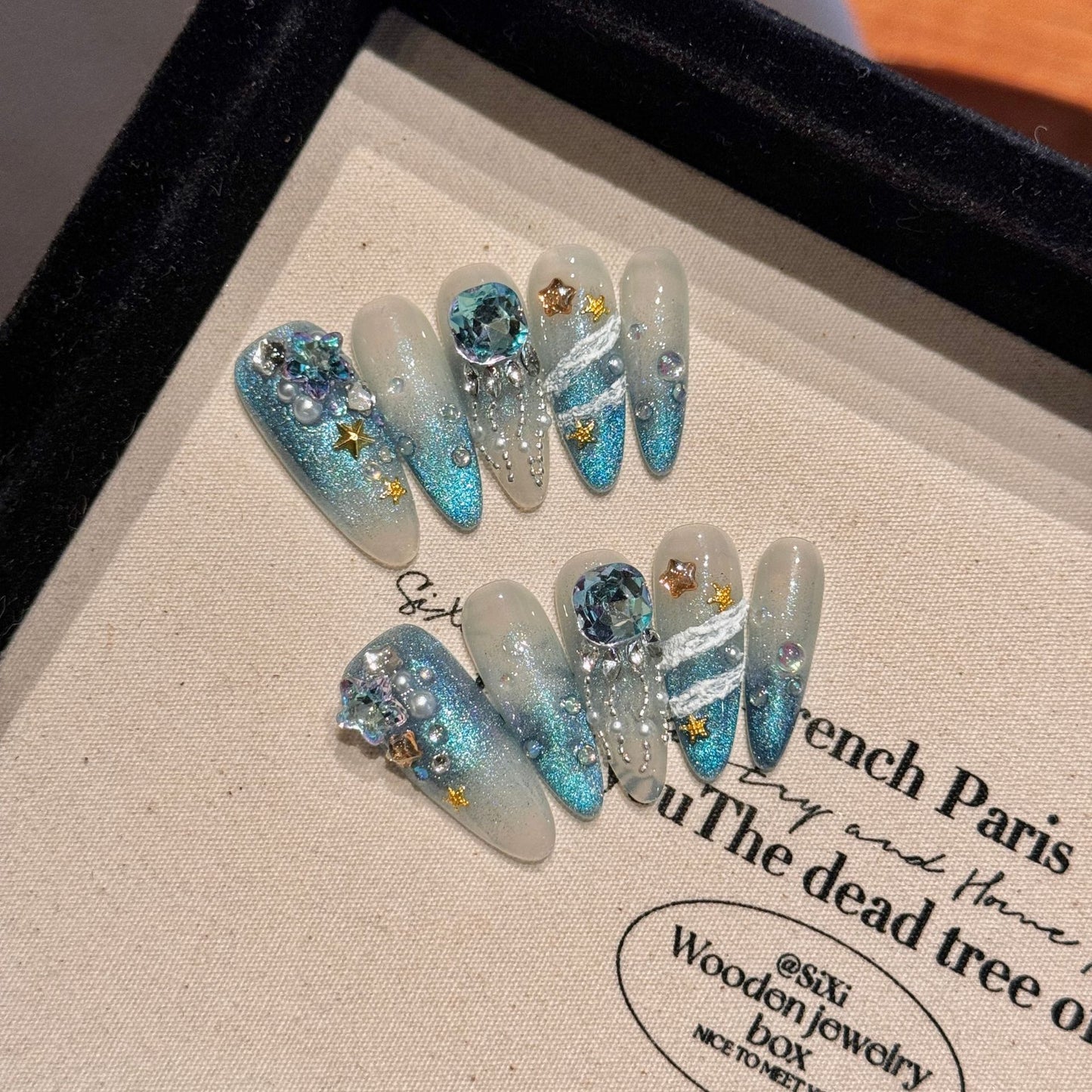 Love Scratch | Blue Long Oval Shinning Press-on Nails