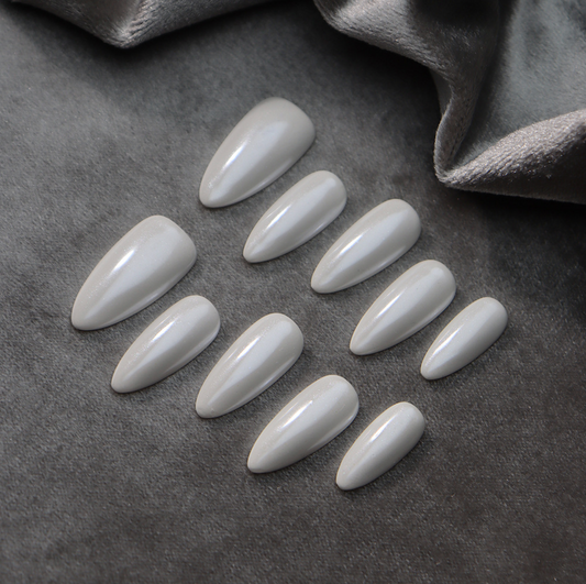 Love Scratch | White Regular Almond Metallic Press-on Nails